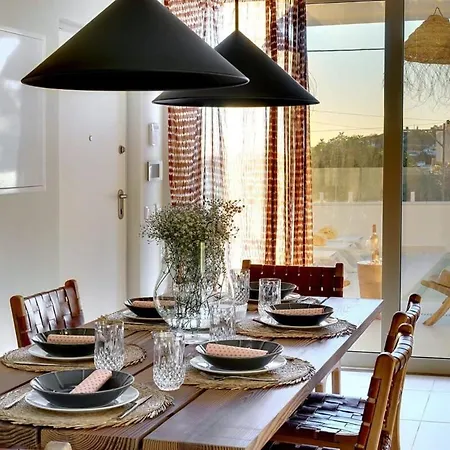 Telhado Luxury Rooftop Retreat With 2 Pools Casa vacanze *
